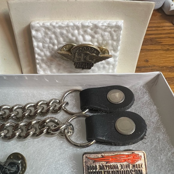 Harley Davidson Lot of Pins, Keychain, and 2 Vest Straps - Picture 9 of 17